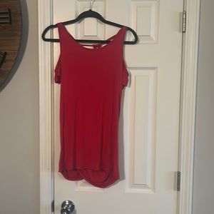 Cold shoulder tee with designs on back